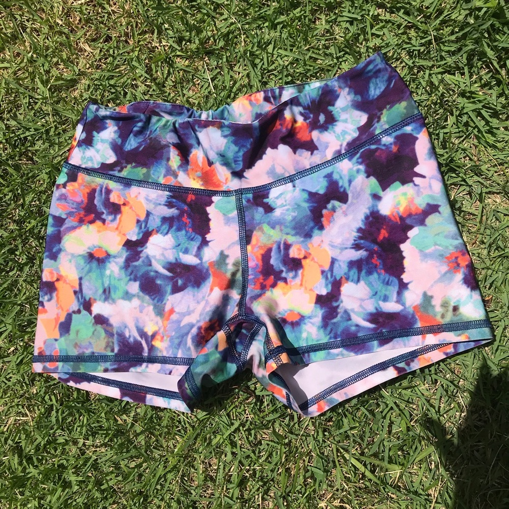 ❣️SOLD❣️AE Floral High-rise Spandex Shorts